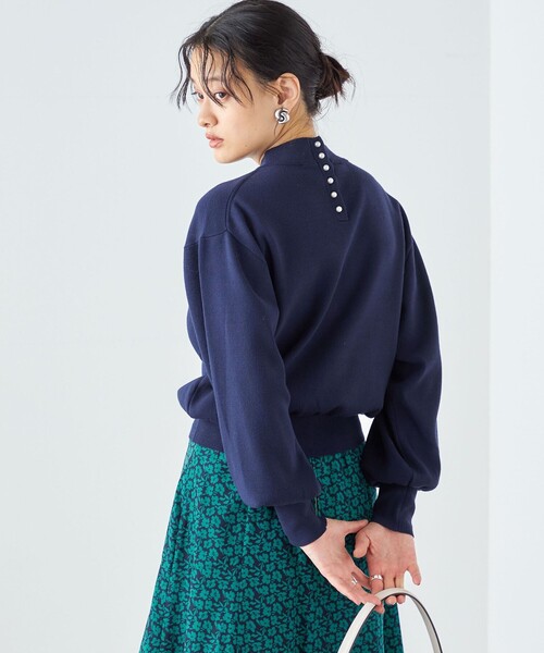 セール】* 〈手洗い可能〉バック パール モチーフ ボタン ハイネック