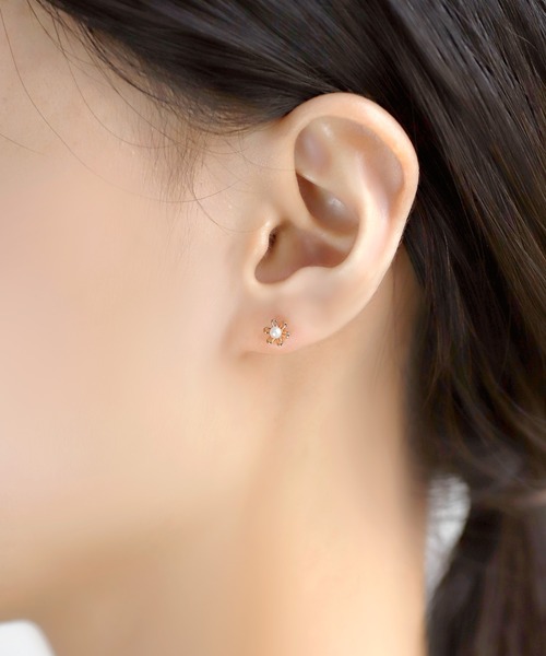 ANEMONE（アネモネ）の「淡水パールフラワーピアス[K10]（ピアス（両耳用）・レディース・ホワイト系その他2・FREE）」の2枚目の写真