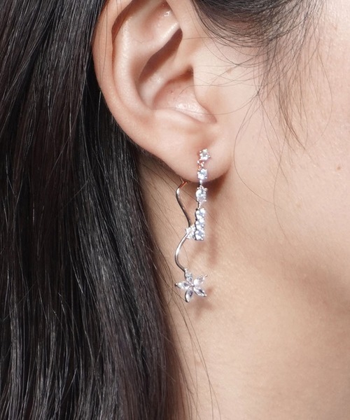 misto accessories（ミストアクセサリーズ）の「エレガントフラワーピアス（ピアス（両耳用）・レディース・ピンクゴールド/シルバー・FREE）」の2枚目の写真