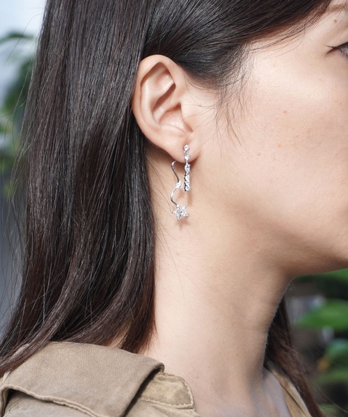 misto accessories（ミストアクセサリーズ）の「エレガントフラワーピアス（ピアス（両耳用）・レディース・ピンクゴールド/シルバー・FREE）」の5枚目の写真