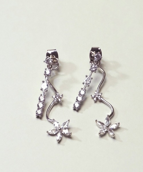 misto accessories（ミストアクセサリーズ）の「エレガントフラワーピアス（ピアス（両耳用）・レディース・ピンクゴールド/シルバー・FREE）」の3枚目の写真
