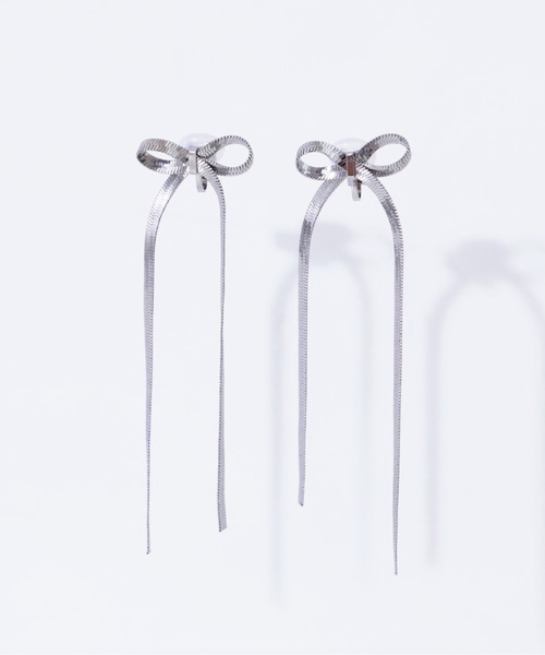 Cupid Heart（キューピッドハート）の「【Cupid Heart】結婚式アクセ！スネークチェーンリボンイヤリング（イヤリング・レディース・シルバー/ゴールド・MEDIUM）」の10枚目の写真