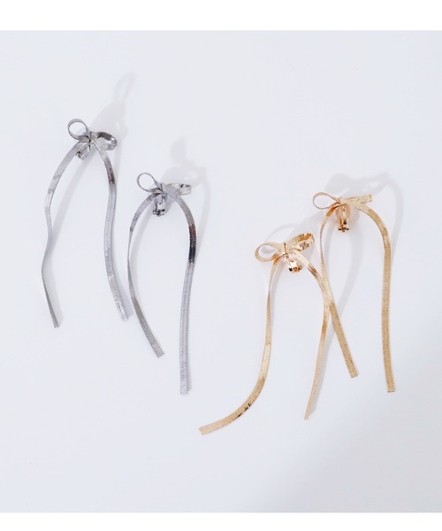 Cupid Heart（キューピッドハート）の「【Cupid Heart】結婚式アクセ！スネークチェーンリボンイヤリング（イヤリング・レディース・シルバー/ゴールド・MEDIUM）」の4枚目の写真