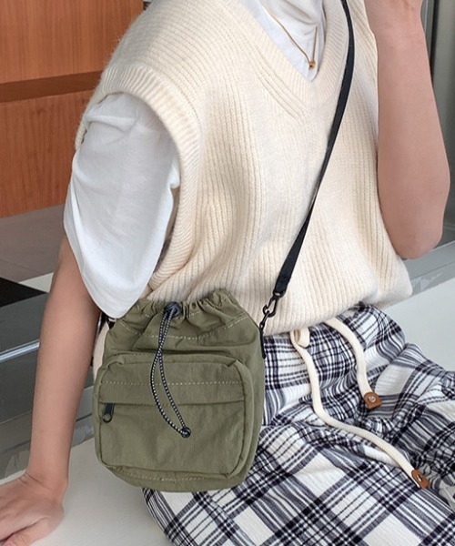 She's Closet(シーズクローゼット)の「マイクロミニ斜めがけショルダーバッグ/スマホミニポシェット(ショルダーバッグ・レディース・アイボリー/カーキ/ブラック/ベージュ・FREE)」の1枚目の写真