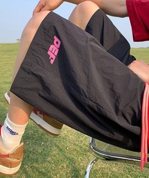 WARAIJOGO（ワライジョウゴ）の「【WARAIJOGO（ワライジョーゴ）】ビビッドカラーロゴハーフパンツ（その他パンツ）」