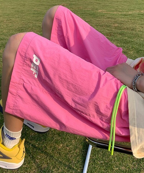 WARAIJOGO(ワライジョウゴ)の「【WARAIJOGO(ワライジョーゴ)】ビビッドカラーロゴハーフパンツ(その他パンツ・レディース・イエロー/ブラック/ピンク/グリーン/パープル・FREE)」の17枚目の写真