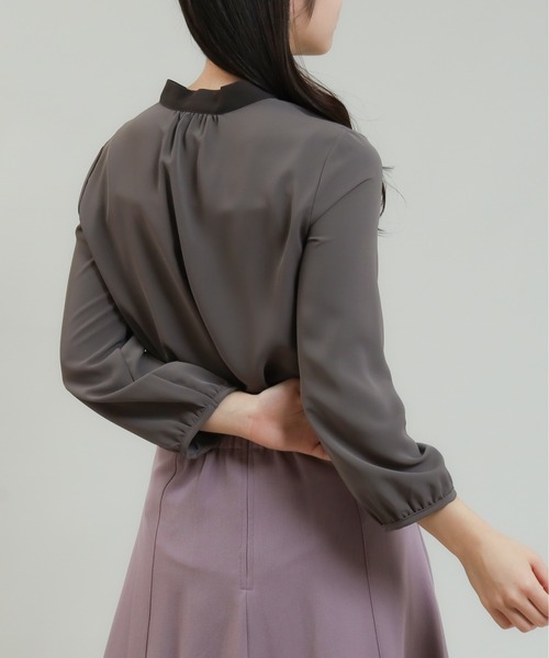 ASTORIA ODIER(アストリアオディール)の「パール金具使い配色ボウタイブラウス(シャツ/ブラウス・レディース・モカ/ネイビー/グレイッシュブルー/グレイッシュベージュ・MEDIUM/LARGE)」の22枚目の写真