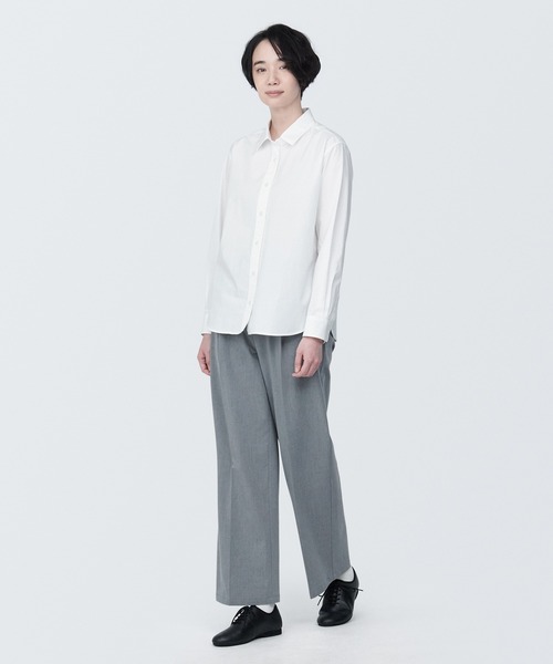 無印良品（ムジルシリョウヒン）の「婦人　洗いざらし　ブロードレギュラーカラー長袖シャツ（シャツ/ブラウス・レディース・ライトイエロー系/ピンク系6/ホワイト/ブルー系5/スモーキーグリーン系2/ネイビー系4・S/L/XS/XL/M）」の11枚目の写真