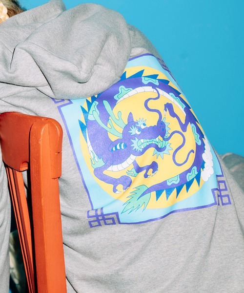 PUNYUS（プニュズ）の「ドラゴンビッグジップパーカー（パーカー・レディース・ブラック/レッド/杢グレー・2/4/3）」の4枚目の写真