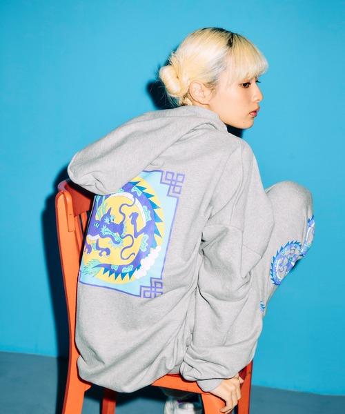 PUNYUS（プニュズ）の「ドラゴンビッグジップパーカー（パーカー・レディース・ブラック/レッド/杢グレー・2/4/3）」の12枚目の写真