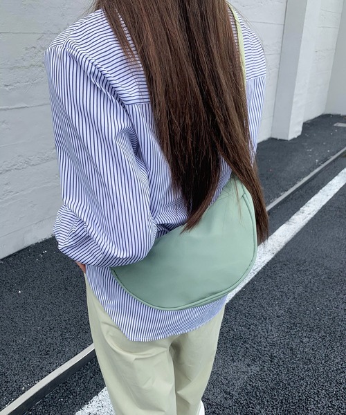 SHEPP(シープ)の「コンパクト ハーフムーン ショルダーバッグ(ショルダーバッグ・レディース・グリーン/レッド/ブラック/ホワイト・FREE/F)」の8枚目の写真