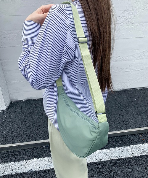 SHEPP(シープ)の「コンパクト ハーフムーン ショルダーバッグ(ショルダーバッグ・レディース・グリーン/レッド/ブラック/ホワイト・FREE/F)」の12枚目の写真