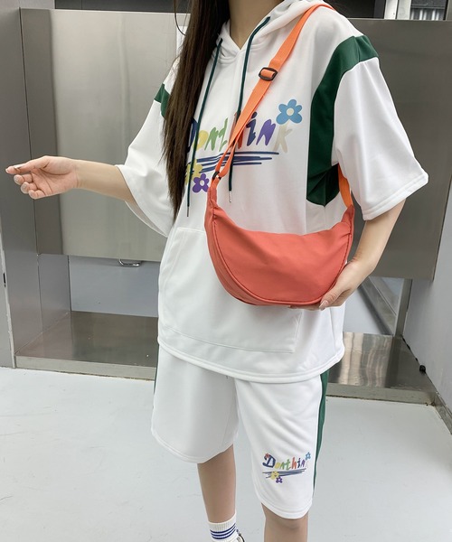 SHEPP(シープ)の「コンパクト ハーフムーン ショルダーバッグ(ショルダーバッグ・レディース・グリーン/レッド/ブラック/ホワイト・FREE/F)」の22枚目の写真