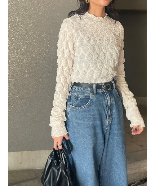 BLACK BY MOUSSY（ブラックバイマウジー）の「shirring design tops(シャーリングデザイントップス)（Tシャツ/カットソー・レディース・オフホワイト/ブラック・FREE）」の2枚目の写真