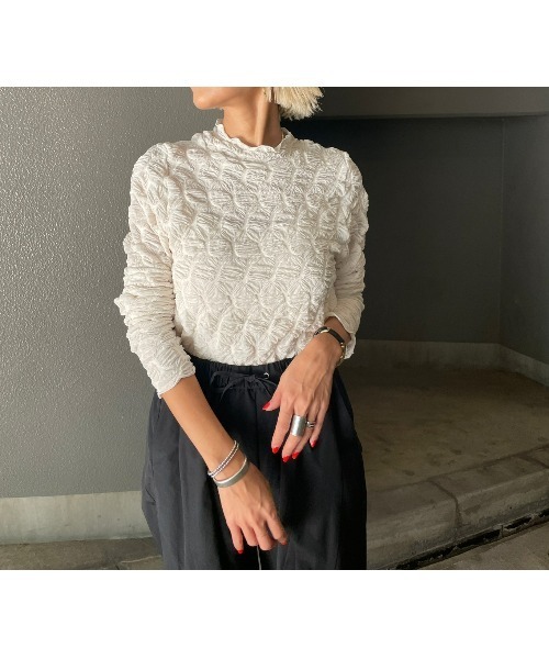 BLACK BY MOUSSY（ブラックバイマウジー）の「shirring design tops(シャーリングデザイントップス)（Tシャツ/カットソー・レディース・オフホワイト/ブラック・FREE）」の16枚目の写真