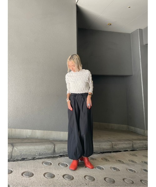 BLACK BY MOUSSY（ブラックバイマウジー）の「shirring design tops(シャーリングデザイントップス)（Tシャツ/カットソー・レディース・オフホワイト/ブラック・FREE）」の17枚目の写真