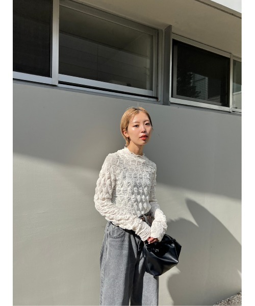 BLACK BY MOUSSY（ブラックバイマウジー）の「shirring design tops(シャーリングデザイントップス)（Tシャツ/カットソー・レディース・オフホワイト/ブラック・FREE）」の22枚目の写真