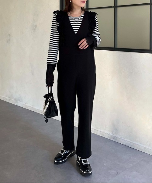 prose verse（プロズヴェール）の「Vネックフリルオールインワン（つなぎ/オールインワン・レディース・ブラック・MEDIUM）」の2枚目の写真