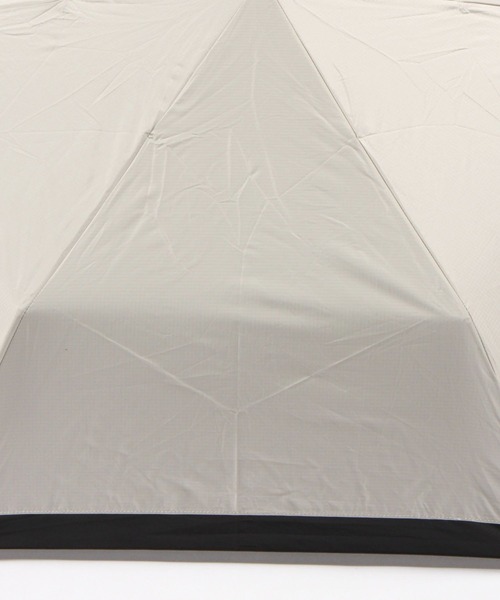 GLOBAL WORK(グローバルワーク)の「エアかる晴雨兼用折り畳み/989653(折りたたみ傘・レディース・ブラック×ブラック/ホワイト×ホワイト/ホワイト×グレー/ブルー系2/ベージュ×ブラック/グレー×ホワイト・ONE SIZE)」の11枚目の写真