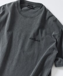 FREAK'S STORE | 限定展開 WILD THINGS×FREAK'S STORE/ワイルドシングス 別注 ピグメントダイ ワンポイント ロゴプリント Tシャツ(Tシャツ/カットソー)