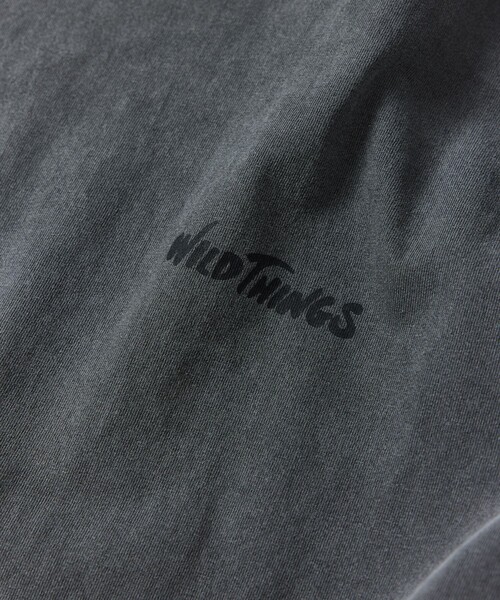 FREAK'S STORE（フリークスストア）の「限定展開 WILD THINGS×FREAK'S STORE/ワイルドシングス 別注 ピグメントダイ ワンポイント ロゴプリント Tシャツ（Tシャツ/カットソー・メンズ・ホワイト/ブラック/ブルー/ホワイト系その他/ブラック系その他/ブルー系その他・SMALL/MEDIUM/LARGE）」の12枚目の写真