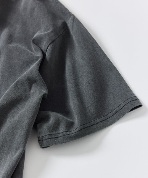 FREAK'S STORE（フリークスストア）の「限定展開 WILD THINGS×FREAK'S STORE/ワイルドシングス 別注 ピグメントダイ ワンポイント ロゴプリント Tシャツ（Tシャツ/カットソー・メンズ・ホワイト/ブラック/ブルー/ホワイト系その他/ブラック系その他/ブルー系その他・SMALL/MEDIUM/LARGE）」の10枚目の写真