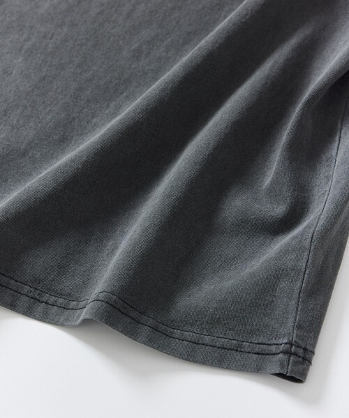 FREAK'S STORE（フリークスストア）の「限定展開 WILD THINGS×FREAK'S STORE/ワイルドシングス 別注 ピグメントダイ ワンポイント ロゴプリント Tシャツ（Tシャツ/カットソー・メンズ・ホワイト/ブラック/ブルー/ホワイト系その他/ブラック系その他/ブルー系その他・SMALL/MEDIUM/LARGE）」の9枚目の写真