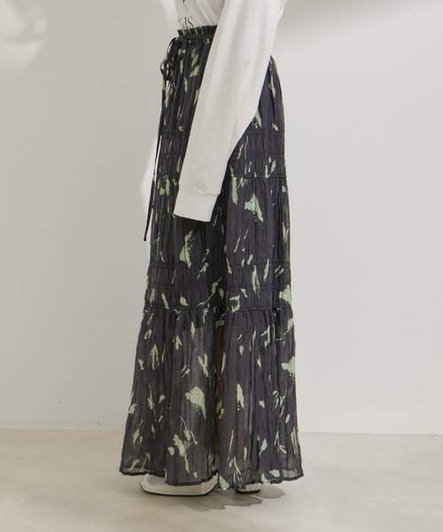 VIS（ビス）の「柄＆無地アソートシャーリングティアードスカート（スカート・レディース・ホワイト系その他/ブラック系その他/オフホワイト/サックスブルー・FREE）」の10枚目の写真