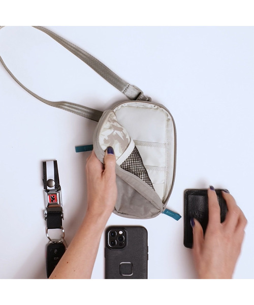 CHROME（クローム）の「［ CHROME / クローム ］LOGAN POUCH / ローガン ポーチ 耐水 0.8L クロスボディバッグ スマホショルダー（ボディバッグ/ウエストポーチ・レディース・グレー/ブラック/シルバー/ピンク系その他/モスグリーン・FREE）」の16枚目の写真