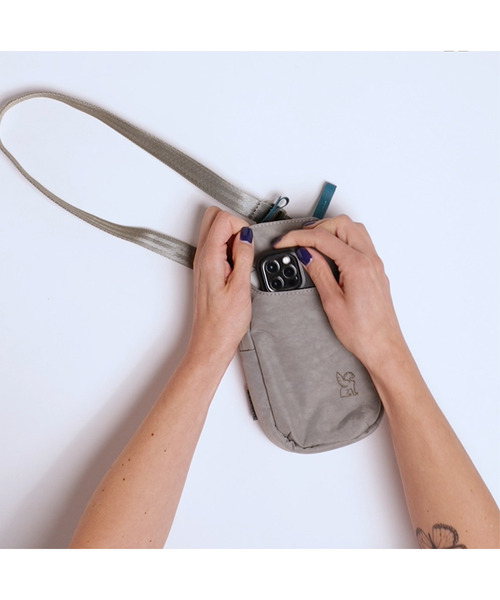CHROME（クローム）の「［ CHROME / クローム ］LOGAN POUCH / ローガン ポーチ 耐水 0.8L クロスボディバッグ スマホショルダー（ボディバッグ/ウエストポーチ・レディース・グレー/ブラック/シルバー/ピンク系その他/モスグリーン・FREE）」の17枚目の写真
