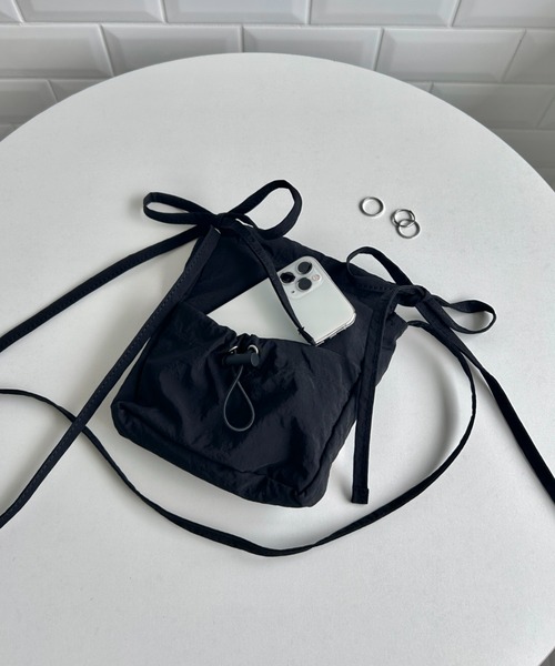 SOLLON.（ソルロン）の「サイドリボンナイロンショルダーバッグ（ショルダーバッグ・レディース・ブラック/アイボリー・FREE）」の5枚目の写真