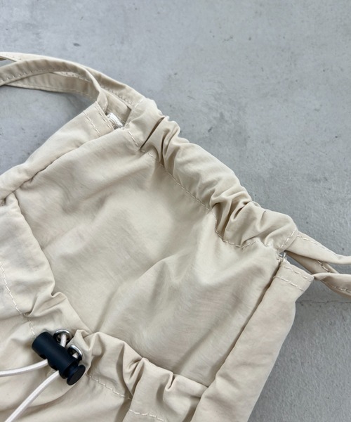 SOLLON.（ソルロン）の「サイドリボンナイロンショルダーバッグ（ショルダーバッグ・レディース・ブラック/アイボリー・FREE）」の9枚目の写真