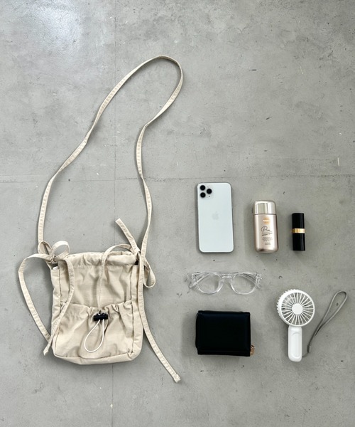 SOLLON.（ソルロン）の「サイドリボンナイロンショルダーバッグ（ショルダーバッグ・レディース・ブラック/アイボリー・FREE）」の10枚目の写真