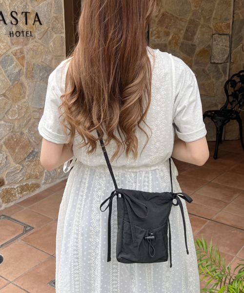 SOLLON.（ソルロン）の「サイドリボンナイロンショルダーバッグ（ショルダーバッグ・レディース・ブラック/アイボリー・FREE）」の15枚目の写真