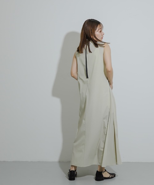Uiscel(ユイセル)の「Uiscel 4WAYストレッチノースリーブテントワンピース(ワンピース・レディース・ベージュ/ブラック/ブルー・ONE)」の22枚目の写真