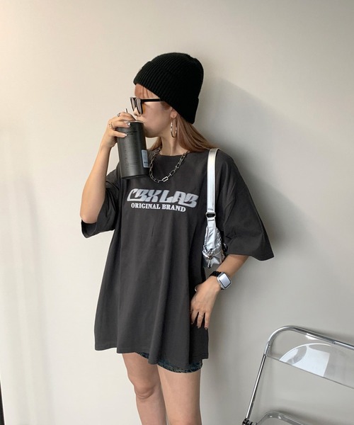 non-hedge(ノンヘッジ)の「スプレーロゴビッグ半袖Tシャツ(Tシャツ/カットソー・レディース・ブラウン/オフホワイト/チャコールグレー/ブラック・FREE)」の8枚目の写真