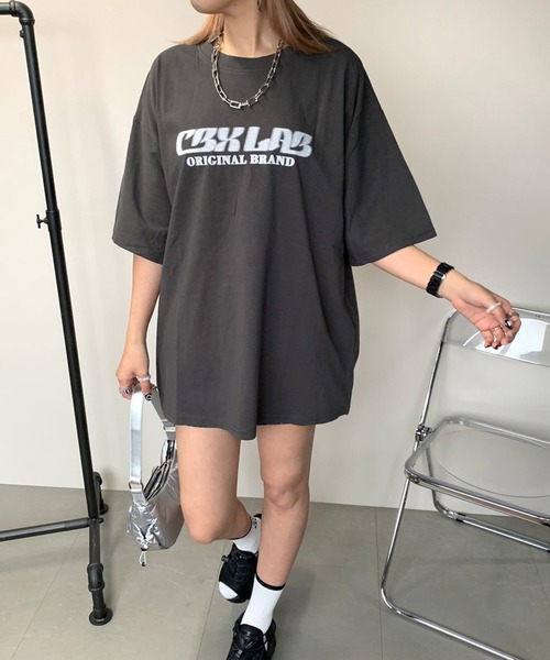 non-hedge(ノンヘッジ)の「スプレーロゴビッグ半袖Tシャツ(Tシャツ/カットソー・レディース・ブラウン/オフホワイト/チャコールグレー/ブラック・FREE)」の10枚目の写真