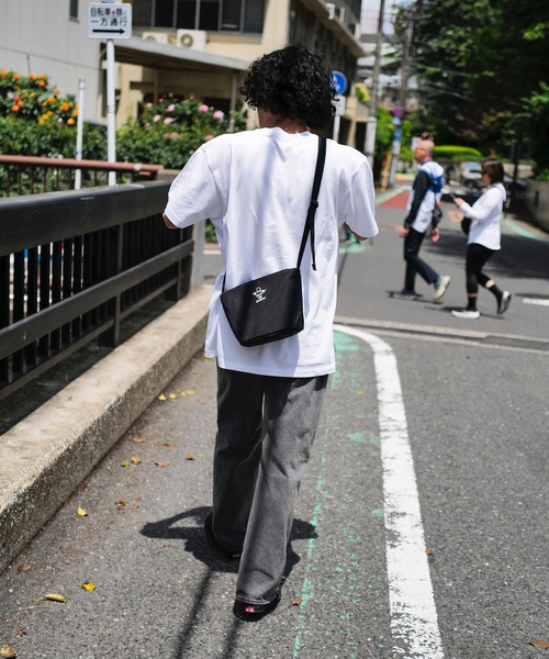 THRASHER（スラッシャー）の「GONZ SAD Shoulder Bag S/スラッシャー撥水加工リップストップナイロンワンポイントミニショルダーバッグ（ショルダーバッグ・メンズ・ブルー/ライトグレー/ブラック×ホワイト・FREE）」の6枚目の写真