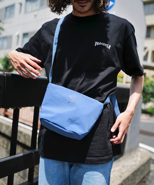 THRASHER（スラッシャー）の「GONZ SAD Shoulder Bag S/スラッシャー撥水加工リップストップナイロンワンポイントミニショルダーバッグ（ショルダーバッグ・メンズ・ブルー/ライトグレー/ブラック×ホワイト・FREE）」の13枚目の写真