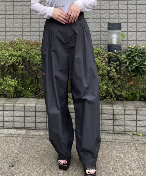 Dickies（ディッキーズ）の「DICKIES コットンダンプサイドポケットバルーンパンツ（その他パンツ・レディース・ピンク/ブラック/ベージュ・M/L）」の2枚目の写真