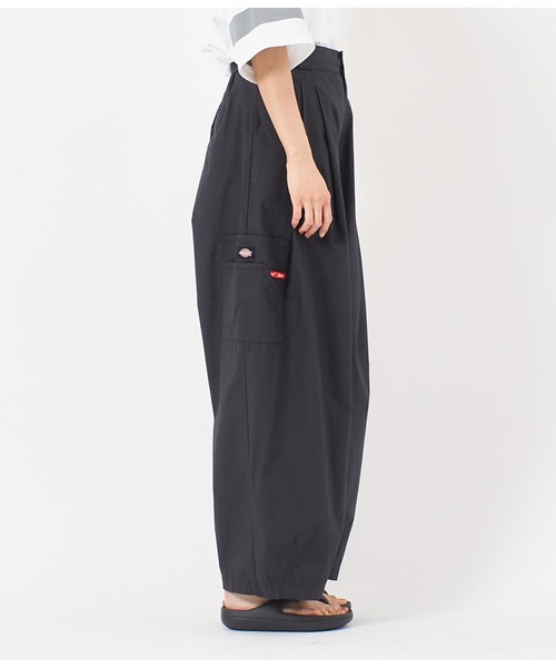 Dickies（ディッキーズ）の「DICKIES コットンダンプサイドポケットバルーンパンツ（その他パンツ・レディース・ピンク/ブラック/ベージュ・M/L）」の6枚目の写真