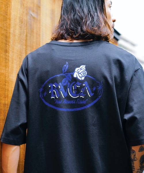 RVCA(ルーカ)の「RVCA メンズ ROSE CT Tシャツ 【2024年夏モデル】/ルーカバックプリント半袖Tシャツ(Tシャツ/カットソー・メンズ・ホワイト/ブラウン/ブラック・MEDIUM/LARGE/X-LARGE/SMALL)」の3枚目の写真