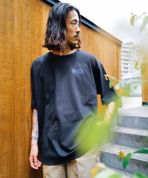 RVCA(ルーカ)の「RVCA メンズ ROSE CT Tシャツ 【2024年夏モデル】/ルーカバックプリント半袖Tシャツ(Tシャツ/カットソー・メンズ・ホワイト/ブラウン/ブラック・MEDIUM/LARGE/X-LARGE/SMALL)」の4枚目の写真