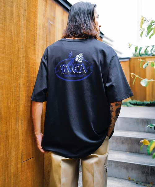 RVCA(ルーカ)の「RVCA メンズ ROSE CT Tシャツ 【2024年夏モデル】/ルーカバックプリント半袖Tシャツ(Tシャツ/カットソー・メンズ・ホワイト/ブラウン/ブラック・MEDIUM/LARGE/X-LARGE/SMALL)」の6枚目の写真