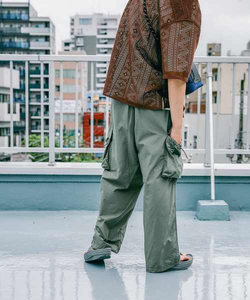 niko and...（ニコアンド）の「ナイロンコットンミリタリーカーゴパンツ（カーゴパンツ・メンズ・カーキ/ブラック/ベージュ・MEDIUM/LARGE）」の18枚目の写真