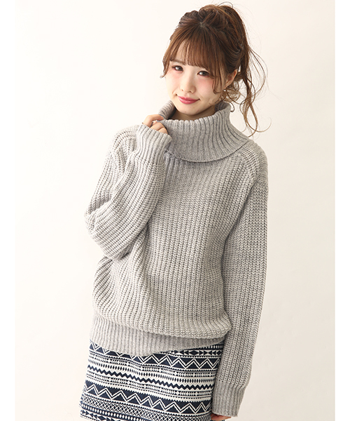 one after another NICE CLAUP(ワンアフターアナザーナイスクラップ)の「【non-no1月号掲載 ナイスクラップ】ざっくりタートルニット(ニット/セーター・レディース・オフホワイト/ブラック/トップグレー/サックスブルー・FREE)」の4枚目の写真