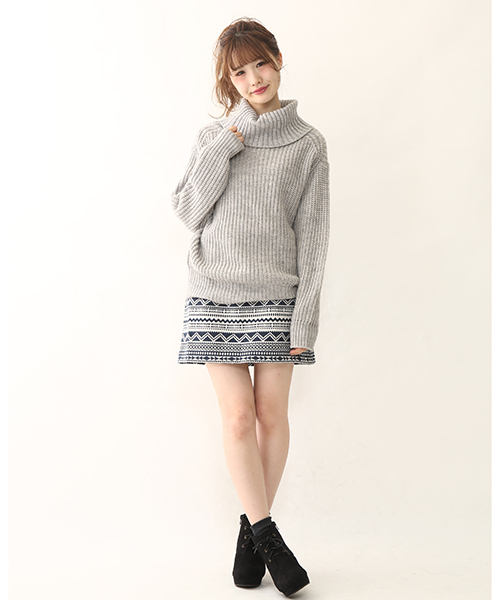 one after another NICE CLAUP(ワンアフターアナザーナイスクラップ)の「【non-no1月号掲載 ナイスクラップ】ざっくりタートルニット(ニット/セーター・レディース・オフホワイト/ブラック/トップグレー/サックスブルー・FREE)」の14枚目の写真