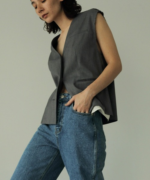 anuke（アンヌーク）の「Cutoff Twill Vest（ベスト・レディース・チャコールグレー/アイボリー・38inch/36inch）」の2枚目の写真