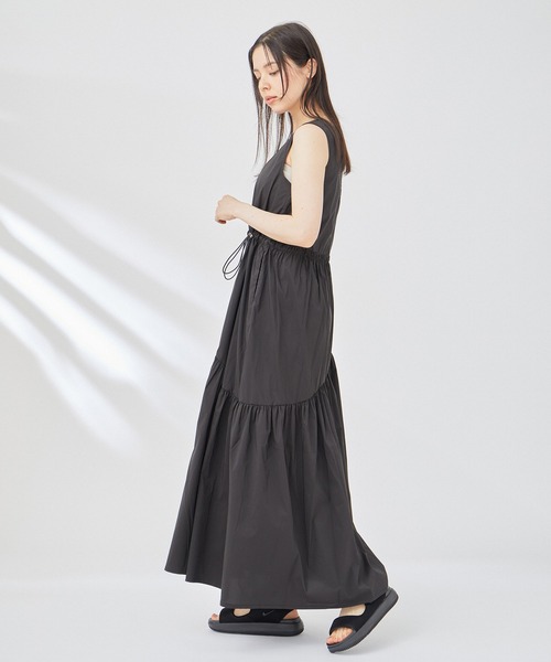 NERGY（ナージー）の「【Water proof】撥水 & UV ドロストロングワンピース（ワンピース・レディース・ブラック/キナリ・FREE）」の2枚目の写真