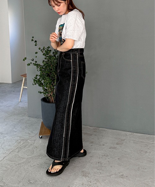 feepur（フェピュール）の「サイドフリンジナローデニムスカート（デニムスカート・レディース・ブラック/グレー/ブルー・SMALL/MEDIUM）」の15枚目の写真